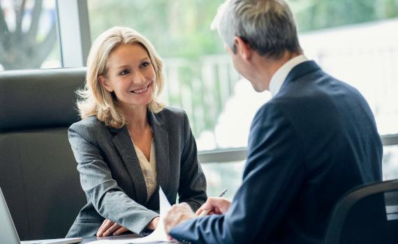 Effectuez des règlements dans la devise de votre choix